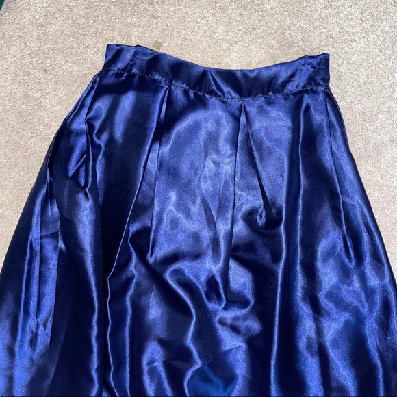 Satin navy pleated maxi skirt - Picture 3 of 5